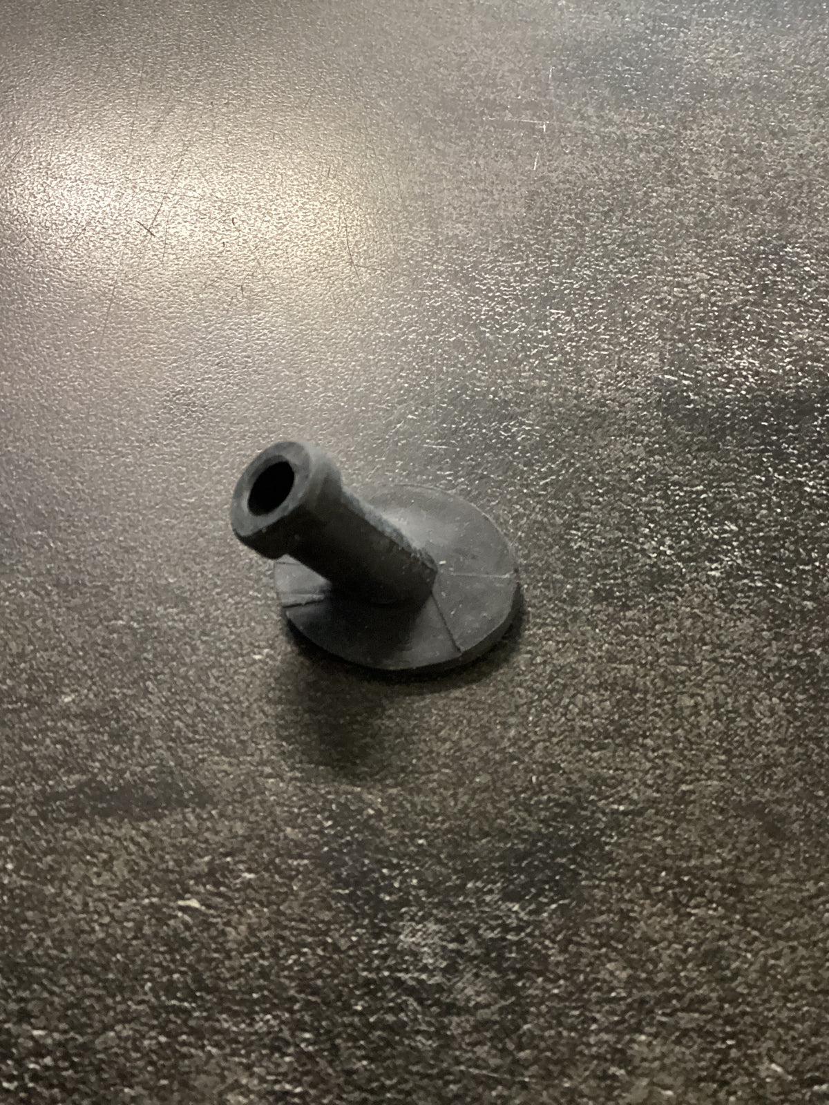 Mahindra Tractor Cluster Plug Top Right Hand (RH) 007637746U1