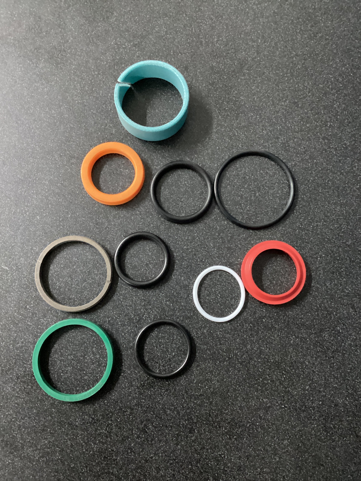 Mahindra Parts - Seal Kit | Part #KMW05902120