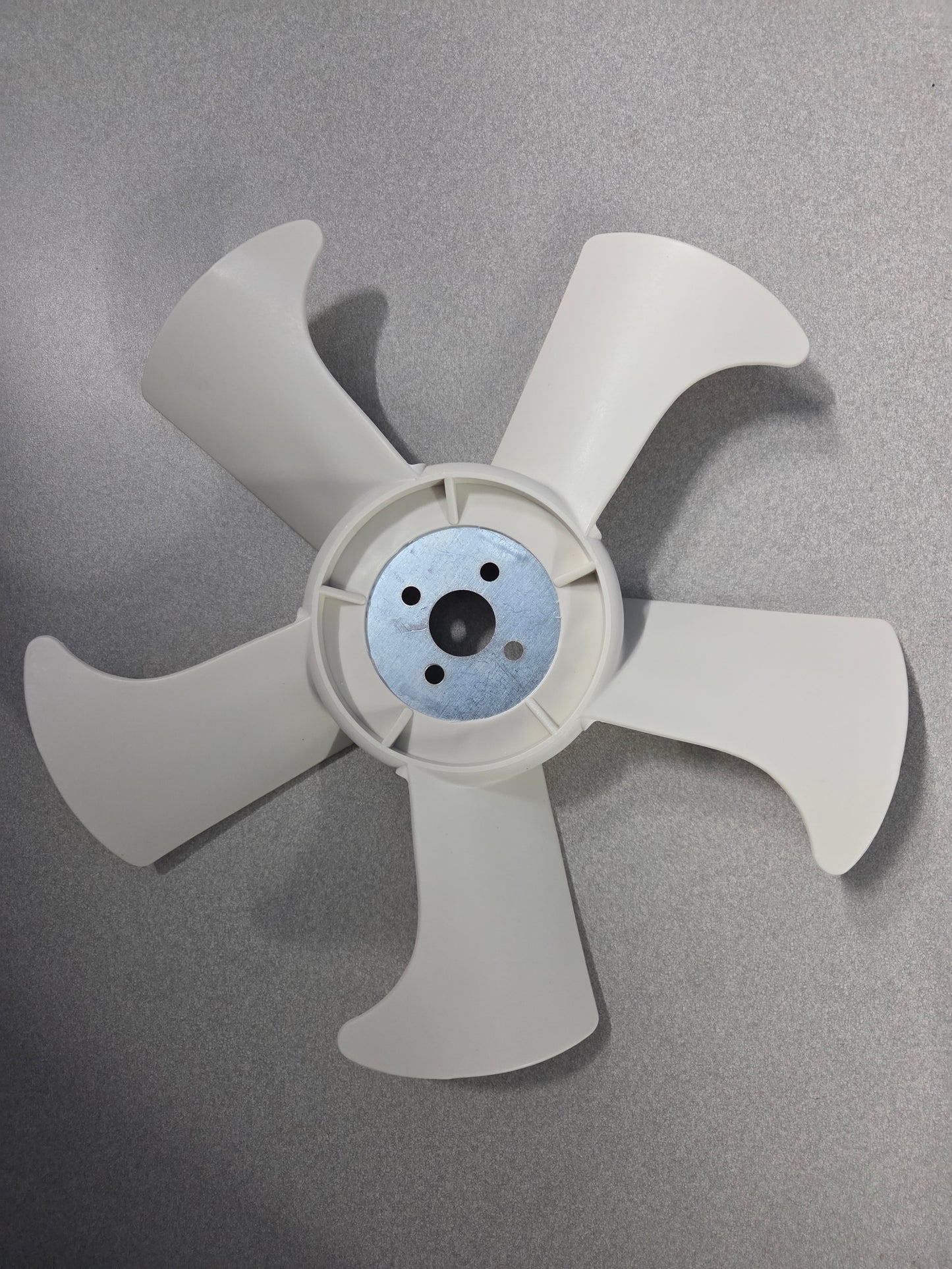 Mahindra Tractor Radiator Cooling Fan E5752-74111