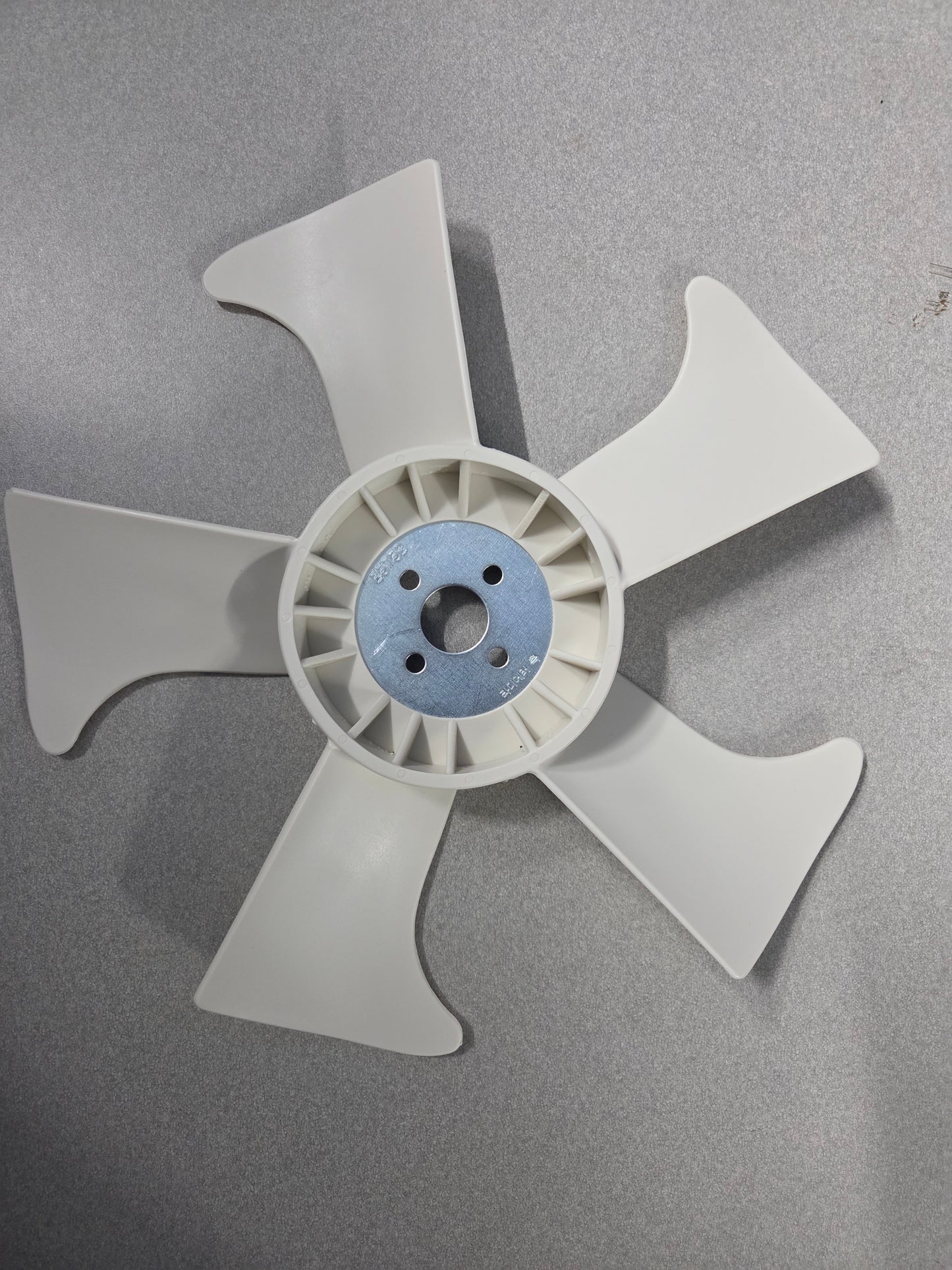 Mahindra Tractor Radiator Cooling Fan E5752-74111