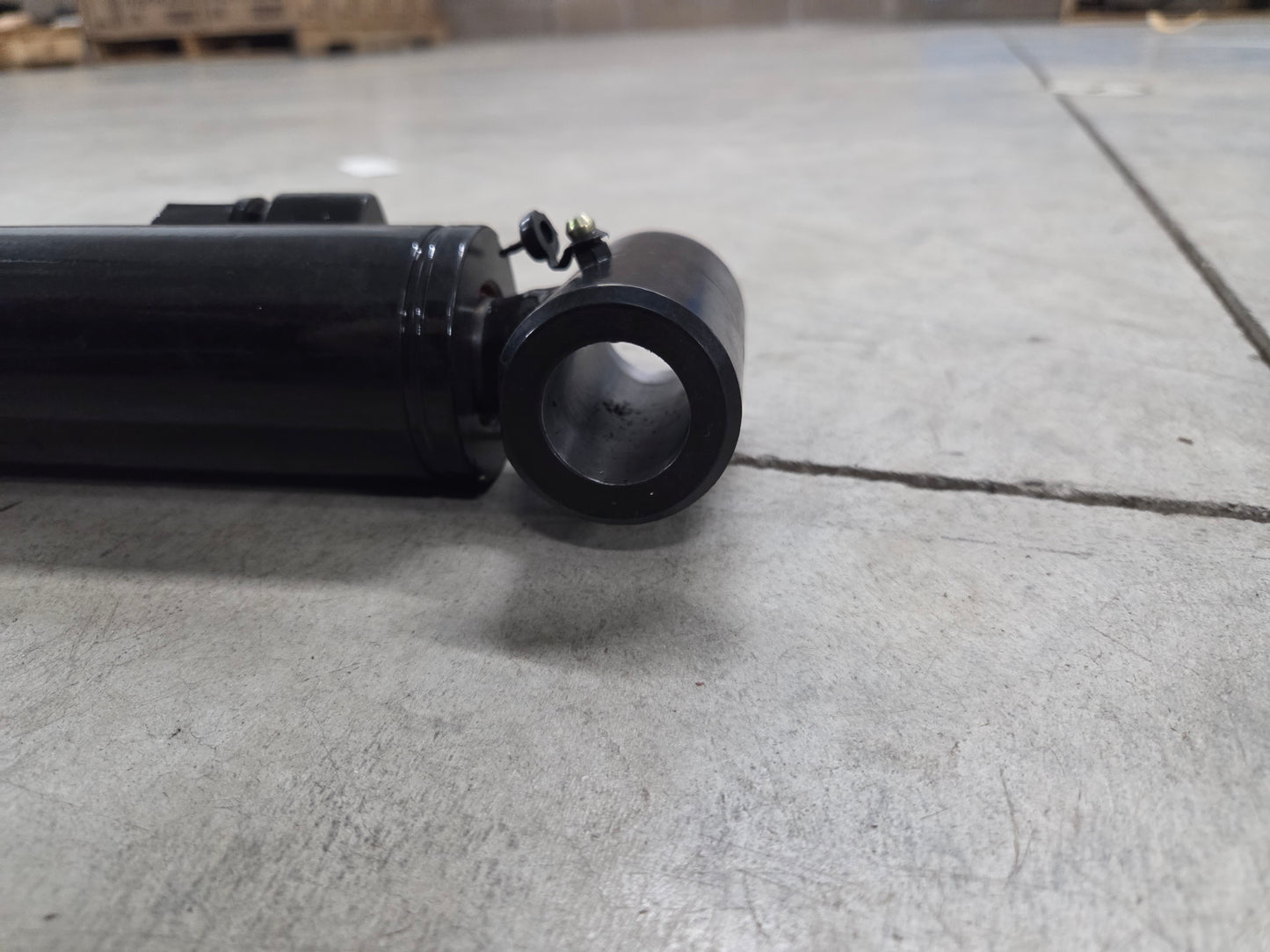Mahindra Tractor Loader Tilt Cylinder KMW31502159